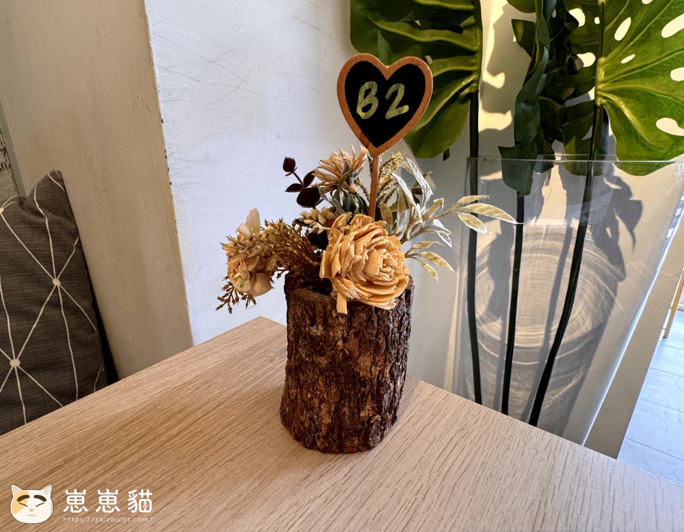 桌上立牌也很特別