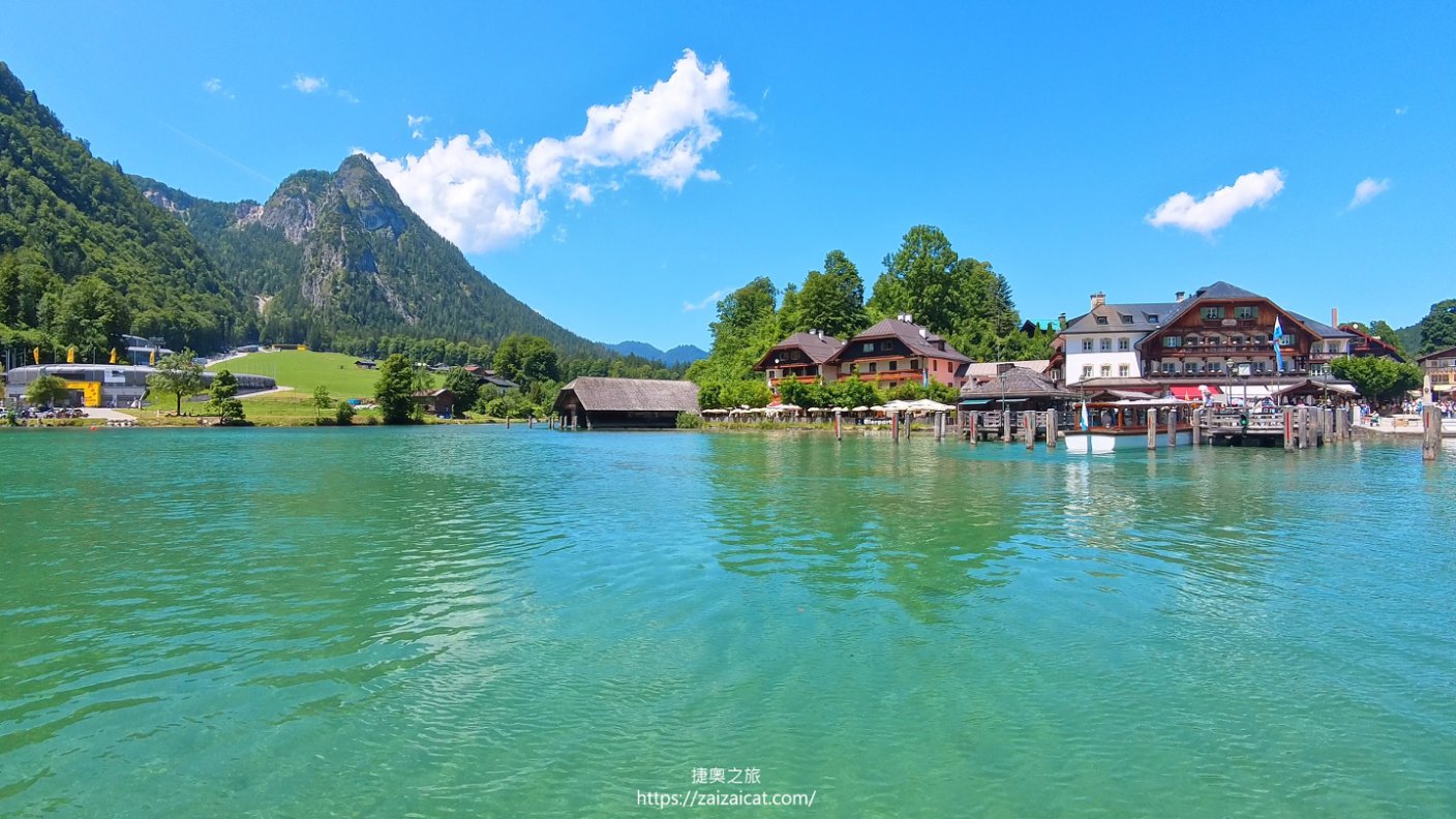 清澈透亮的湖水