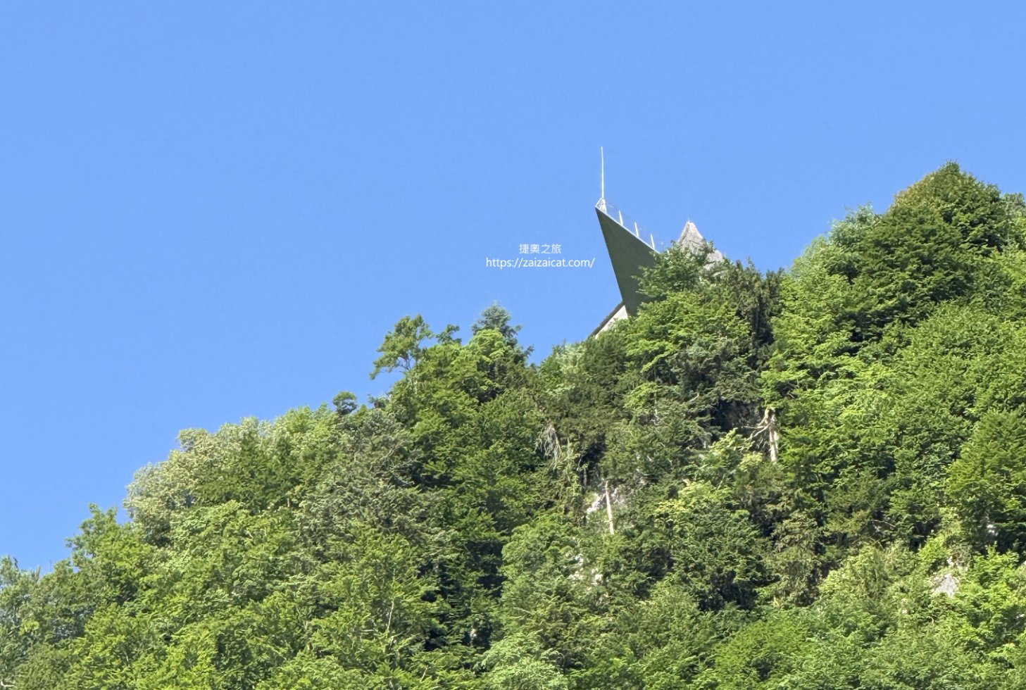 哈修塔特小鎮往天空步道的轉景台看上去